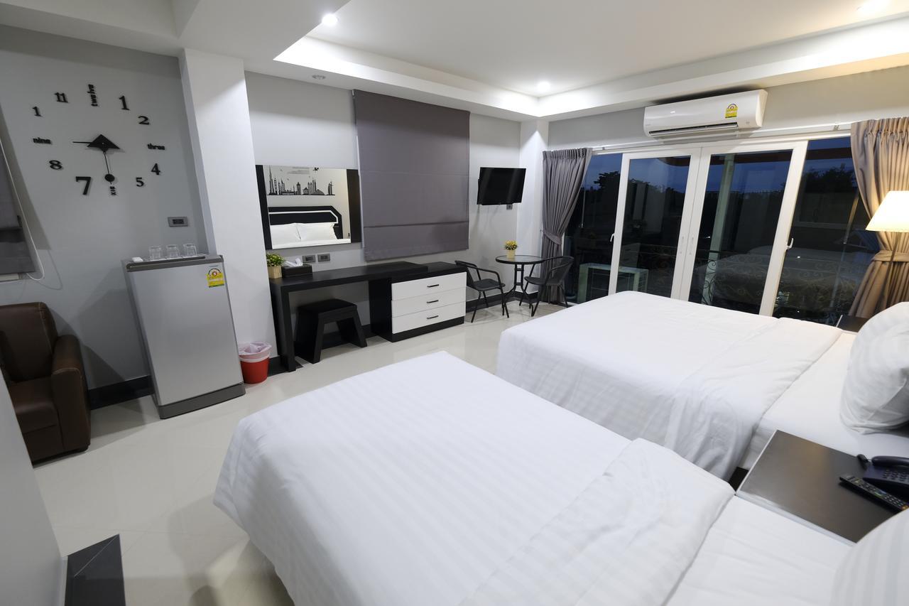 Hotel The Tung Pattaya Esterno foto